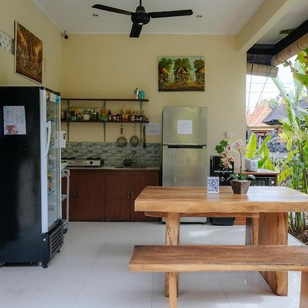 Bubu Canggu Guesthouse Exterior photo